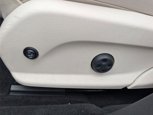 Used 2017 Mercedes-Benz E 300 4MATIC image 21