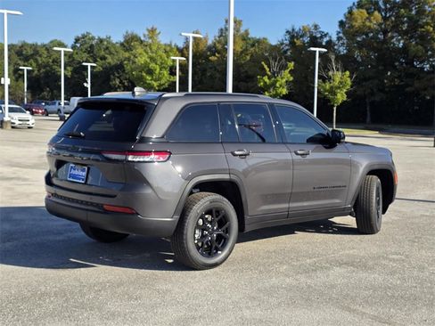 New 2025 Jeep Grand Cherokee Altitude image 5