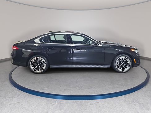 New 2027 BMW 530i xDrive w/ Premium Package AWD/4WD image 4