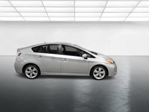 Used 2015 Toyota Prius Five FWD image 3