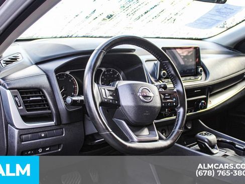 Used 2025 Nissan Rogue SV FWD image 21