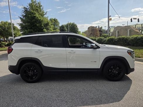 Used 2022 GMC Terrain AT4 w/ Tech Package AWD/4WD image 10