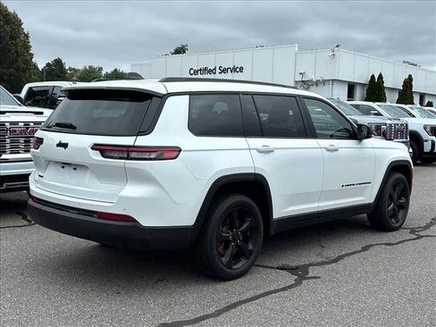 Used 2023 Jeep Grand Cherokee L Altitude AWD/4WD image 2