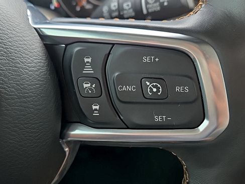 Used 2023 Jeep Wrangler Unlimited Sahara AWD/4WD image 14