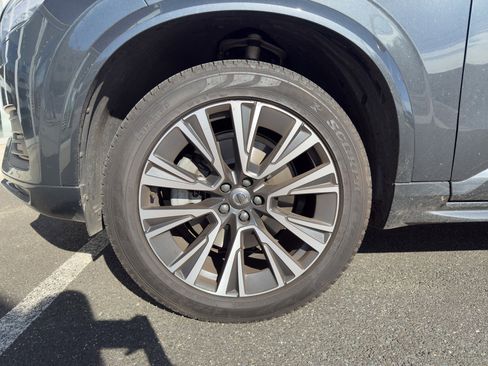 Certified 2022 Volvo XC90 T6 Momentum w/ Climate Package image 10