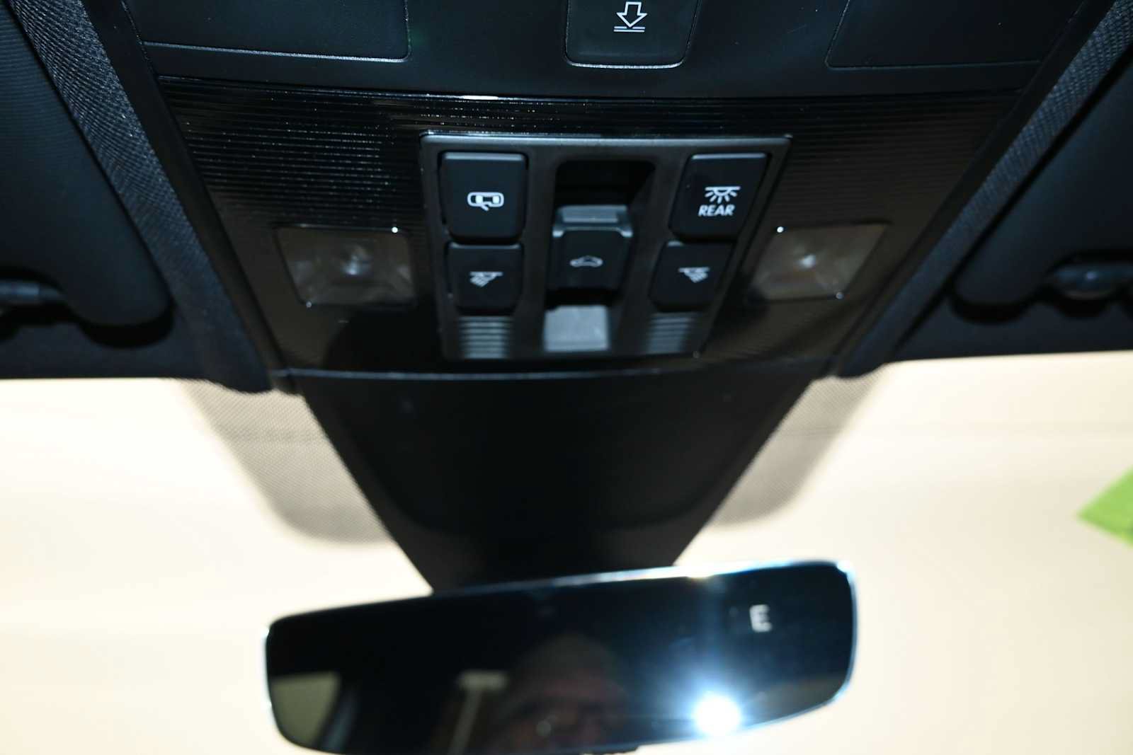Used 2022 Volkswagen Tiguan SE R-Line AWD/4WD image 16