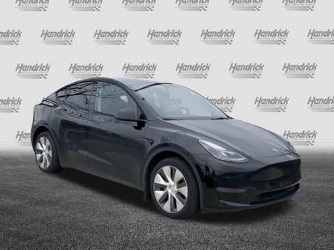 Used 2023 Tesla Model Y Long Range image 2