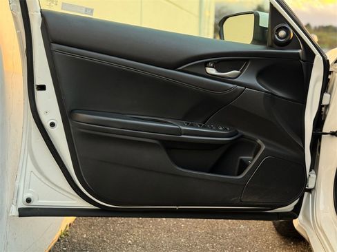 Used 2019 Honda Insight Touring image 10