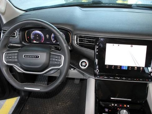 Used 2023 Jeep Wagoneer 4WD image 25