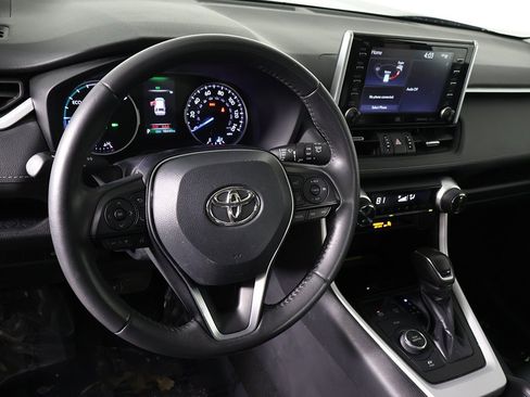 Used 2021 Toyota RAV4 XLE Premium image 25