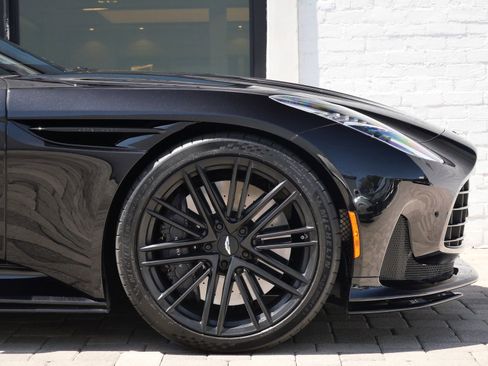 Used 2025 Aston Martin DB12 Convertible RWD image 4