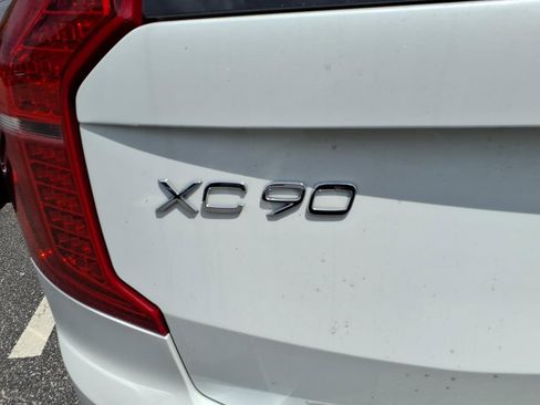 Used 2025 Volvo XC90 B5 Plus w/ Protection Package Premier AWD/4WD image 8