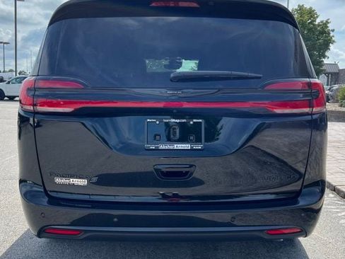 New 2025 Chrysler Pacifica Limited FWD image 7