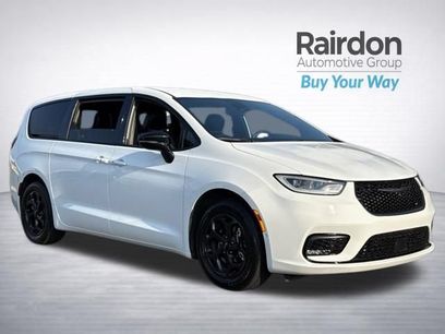 Used 2024 Chrysler Pacifica Limited