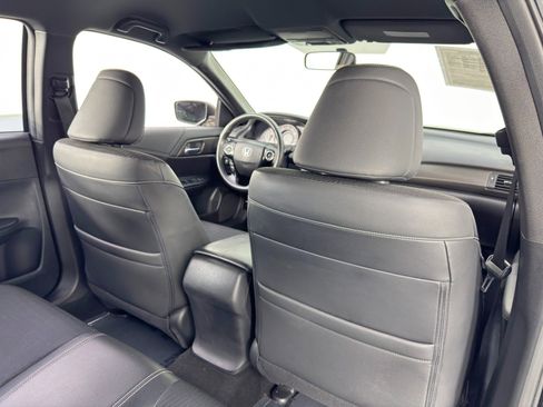 Used 2017 Honda Accord Sport image 29
