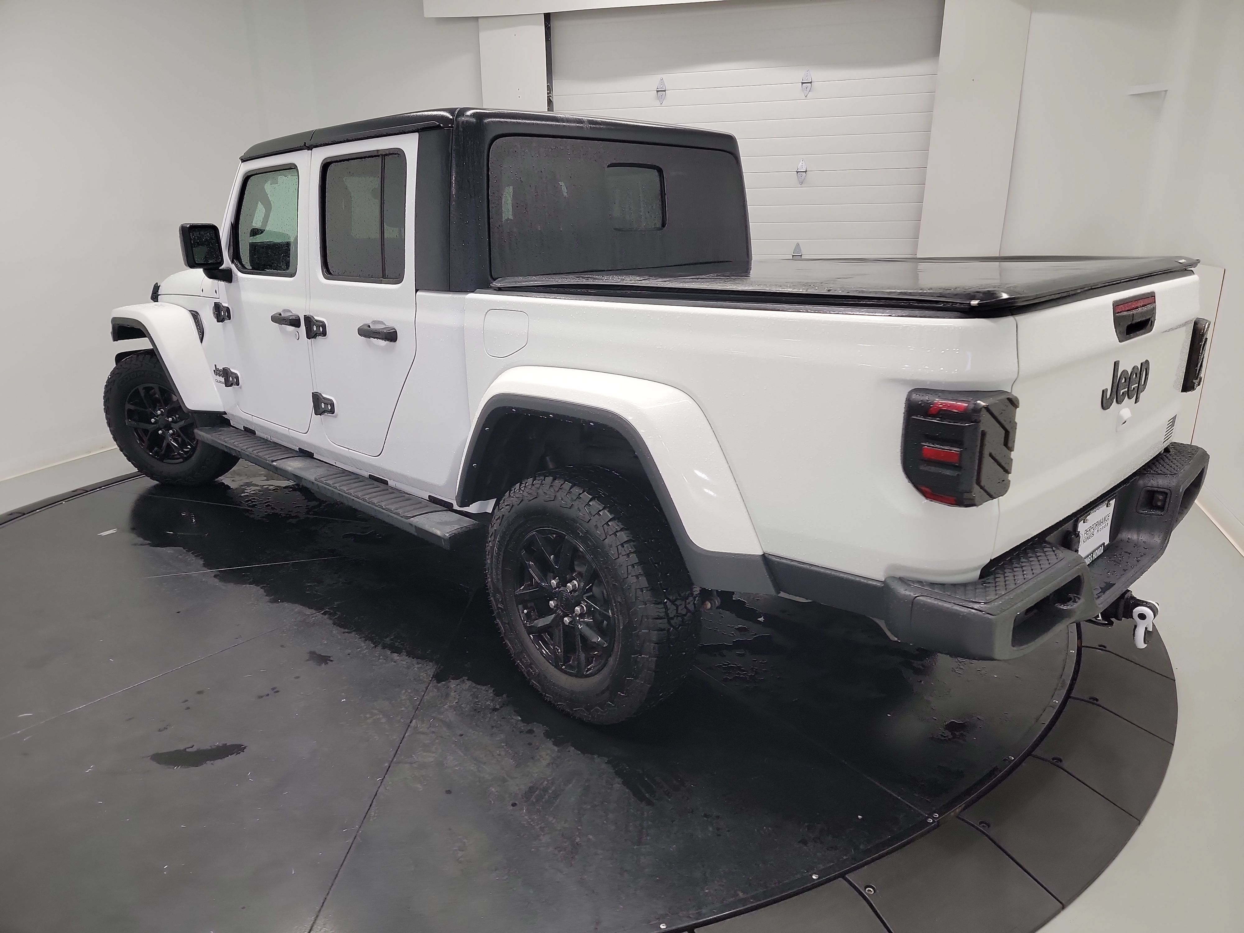 Used 2022 Jeep Gladiator Sport AWD/4WD image 6