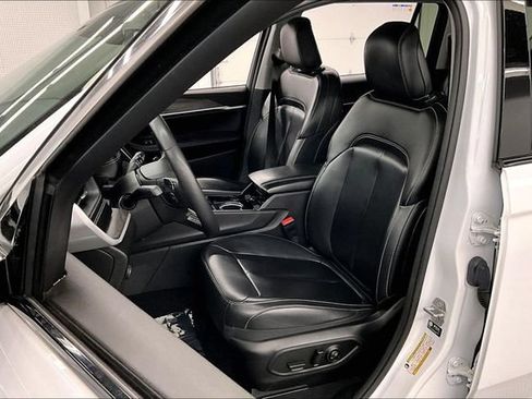 Used 2023 Jeep Grand Cherokee L Limited AWD/4WD image 23