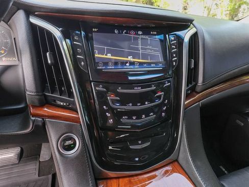 Used 2015 Cadillac Escalade ESV Luxury RWD image 20