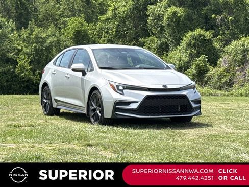 Used 2025 Toyota Corolla SE FWD image 1