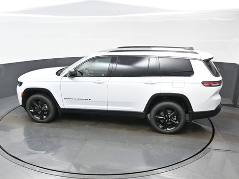 New 2026 Jeep Grand Cherokee L Limited w/ Limited Altitude Package AWD/4WD image 23