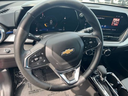 Used 2025 Chevrolet Trax LT w/ LT Convenience Package image 29