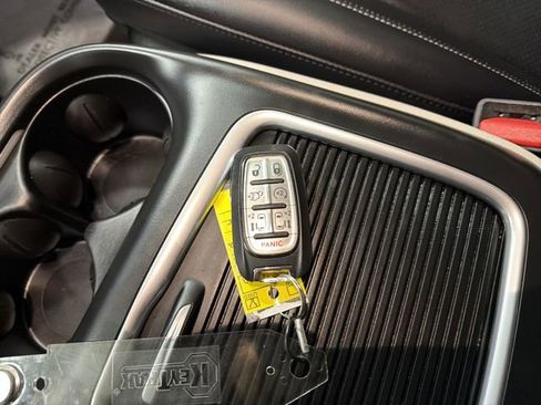 Used 2024 Chrysler Pacifica Touring-L image 33