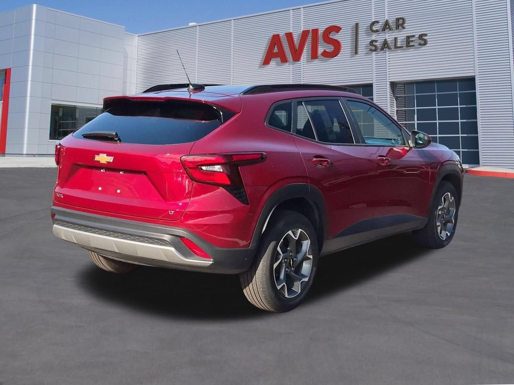 Used 2025 Chevrolet Trax LT w/ LT Convenience Package FWD image 6