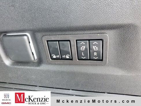 Used 2023 Chevrolet Suburban Premier image 32