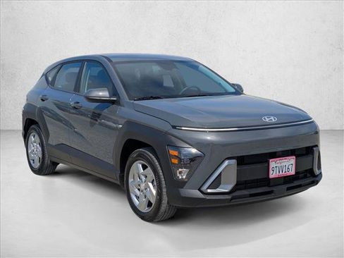 Certified 2025 Hyundai Kona SE FWD image 3