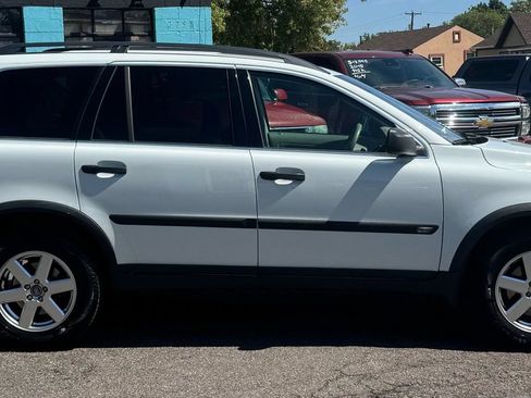 Used 2005 Volvo XC90 2.5T AWD/4WD image 2