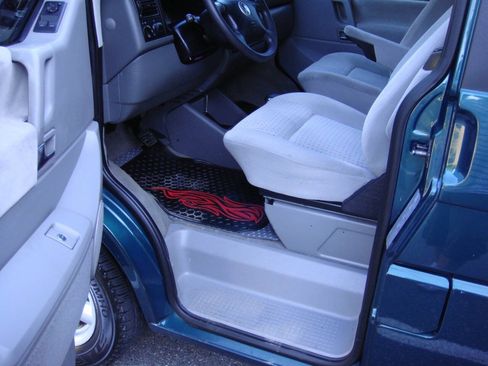 Used 2003 Volkswagen Eurovan MV image 11