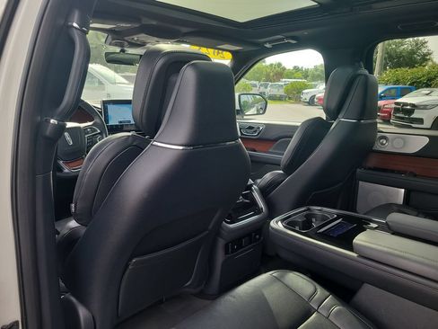 Certified 2023 Lincoln Navigator L Reserve AWD/4WD image 11
