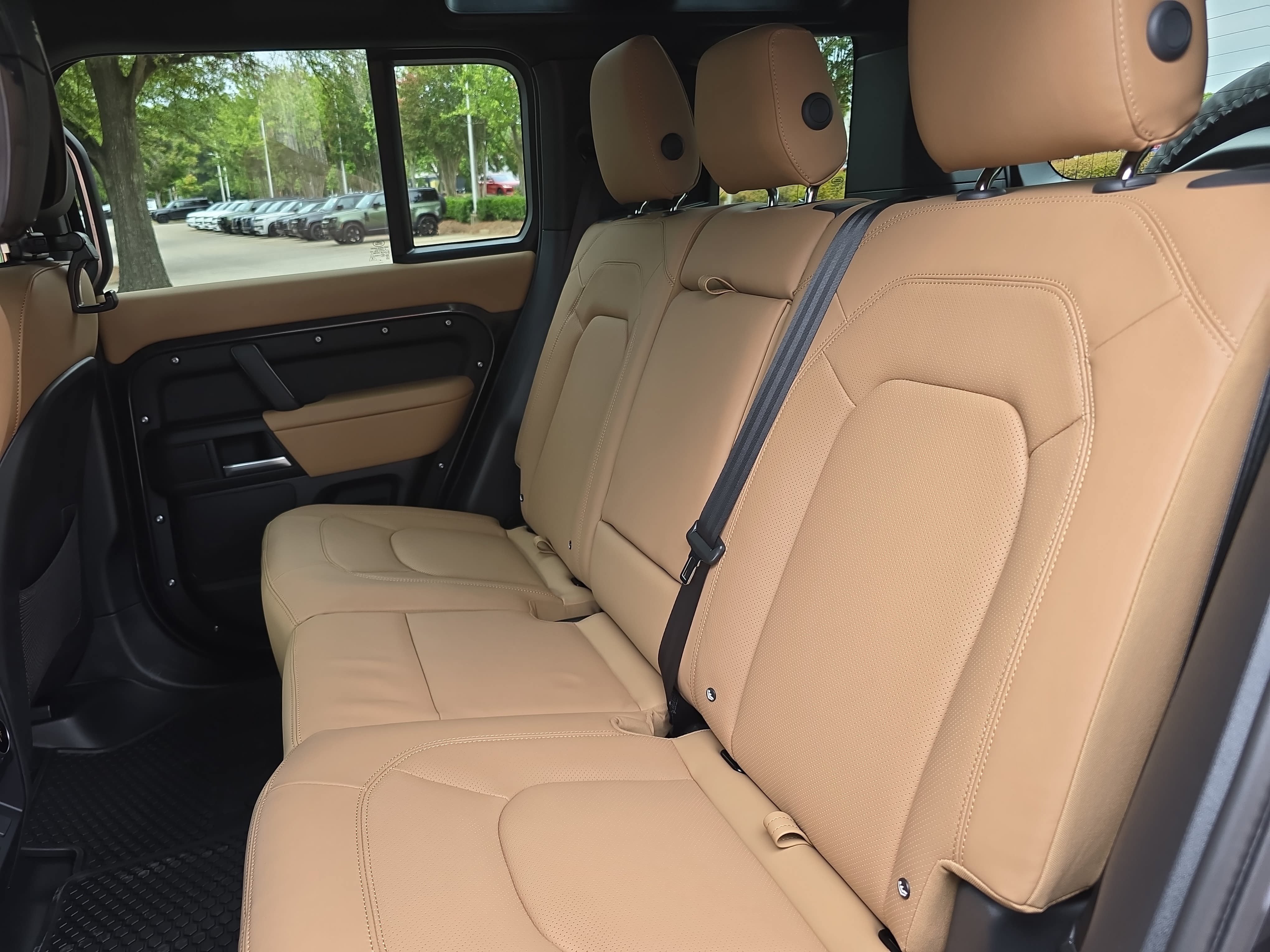 New 2026 Land Rover Defender 110 X-Dynamic SE AWD/4WD image 13