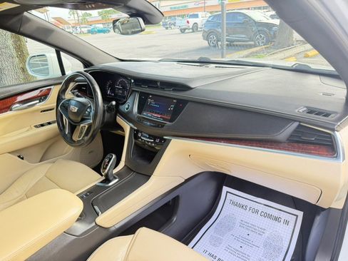 Used 2018 Cadillac XT5 Luxury w/ Driver Awareness Package AWD/4WD image 17