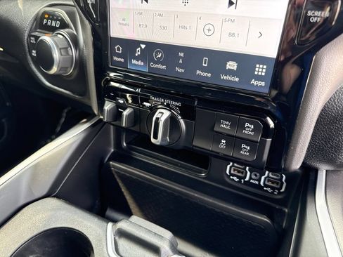 Used 2022 RAM 1500 Big Horn AWD/4WD image 45