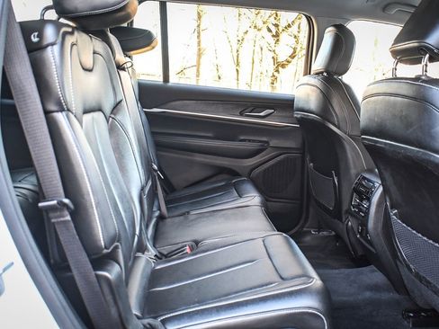 Used 2023 Jeep Grand Cherokee L Limited image 17