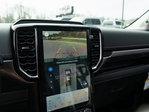 New 2025 Ford Ranger Lariat w/ FX4 Off-Road Package image 24