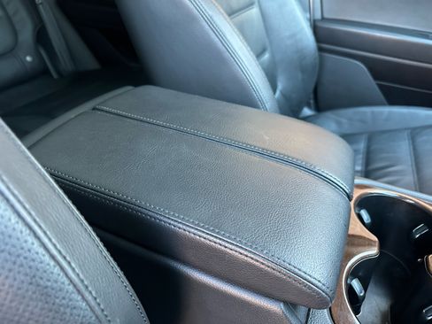 Used 2016 Volkswagen Touareg Sport image 47