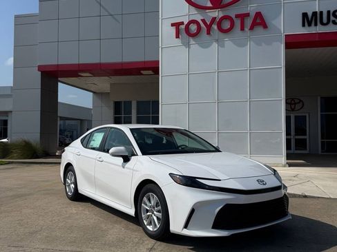 Used 2026 Toyota Camry LE FWD image 1