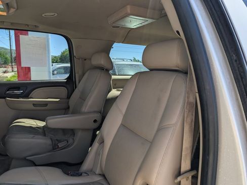 Used 2010 GMC Yukon XL Denali AWD/4WD image 9