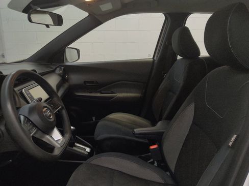 Used 2020 Nissan Kicks S FWD image 17