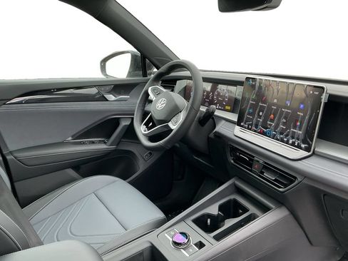 New 2026 Volkswagen Tiguan SE R-Line AWD/4WD image 17