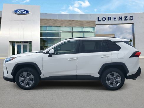 Used 2022 Toyota RAV4 XLE w/ Convenience Package image 8