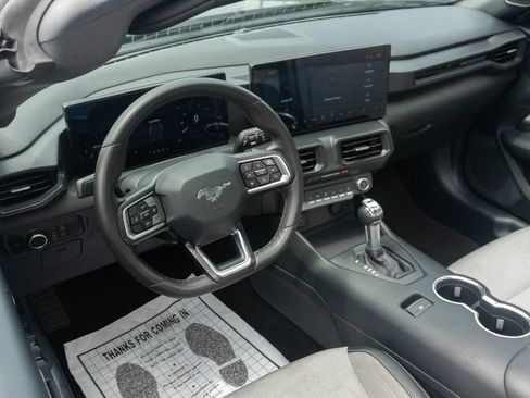 Used 2024 Ford Mustang Convertible RWD image 3