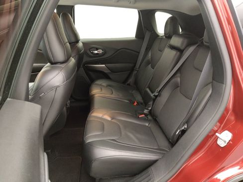 Used 2021 Jeep Cherokee Latitude Lux w/ Comfort/Convenience Group image 18