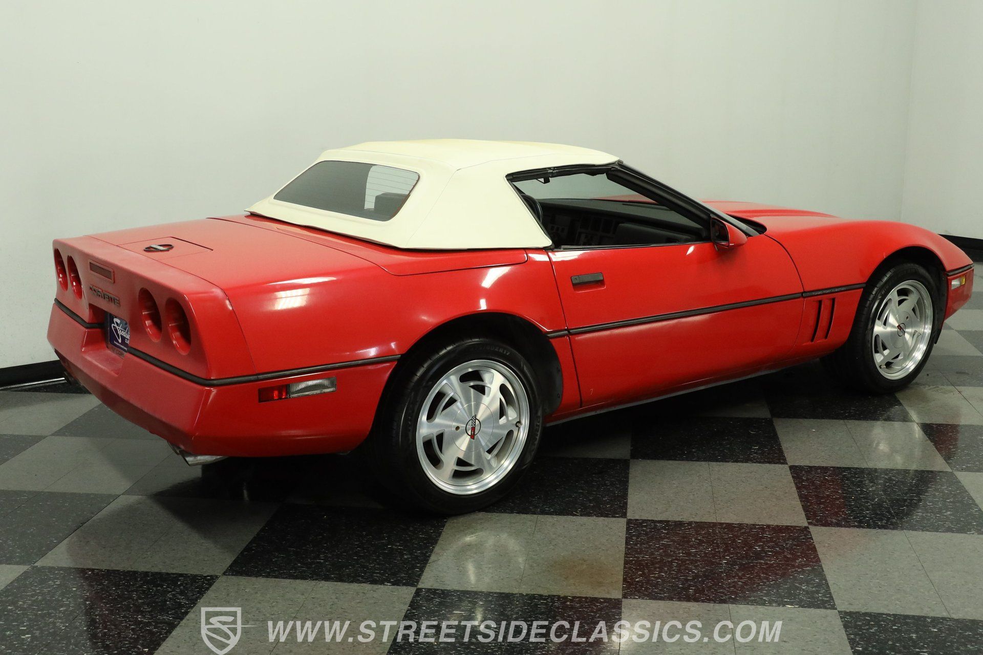 Used 1988 Chevrolet Corvette Convertible RWD image 12