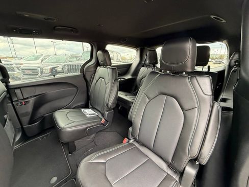 New 2026 Chrysler Voyager LX FWD image 24