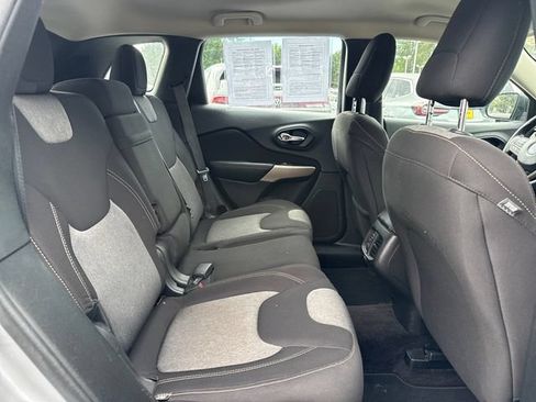 Used 2017 Jeep Cherokee Sport AWD/4WD image 10