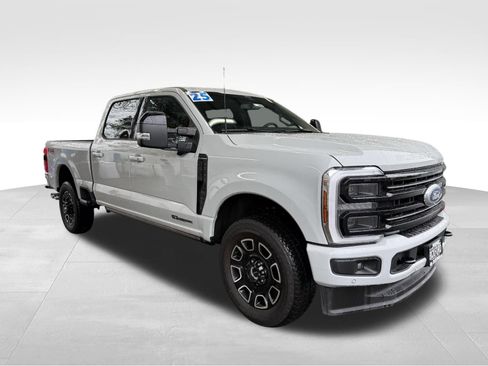 Used 2025 Ford F350 Platinum w/ FX4 Off-Road Package image 3