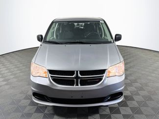 Used 2018 Dodge Grand Caravan SE w/ UConnect Hands-Free Group FWD video 2